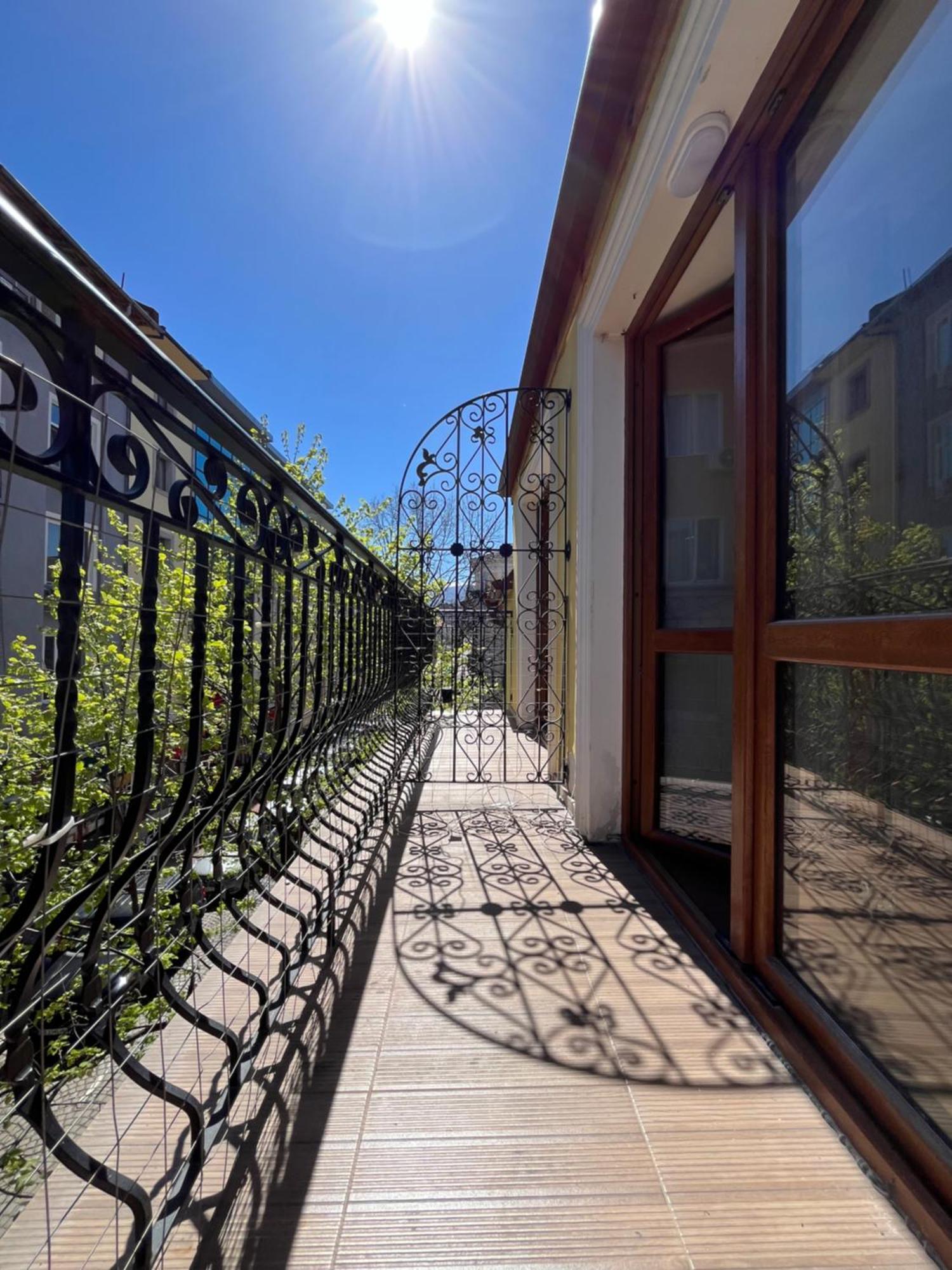 En-Suite Rooms: Novа Guesthouse In Sofia Center Exterior photo