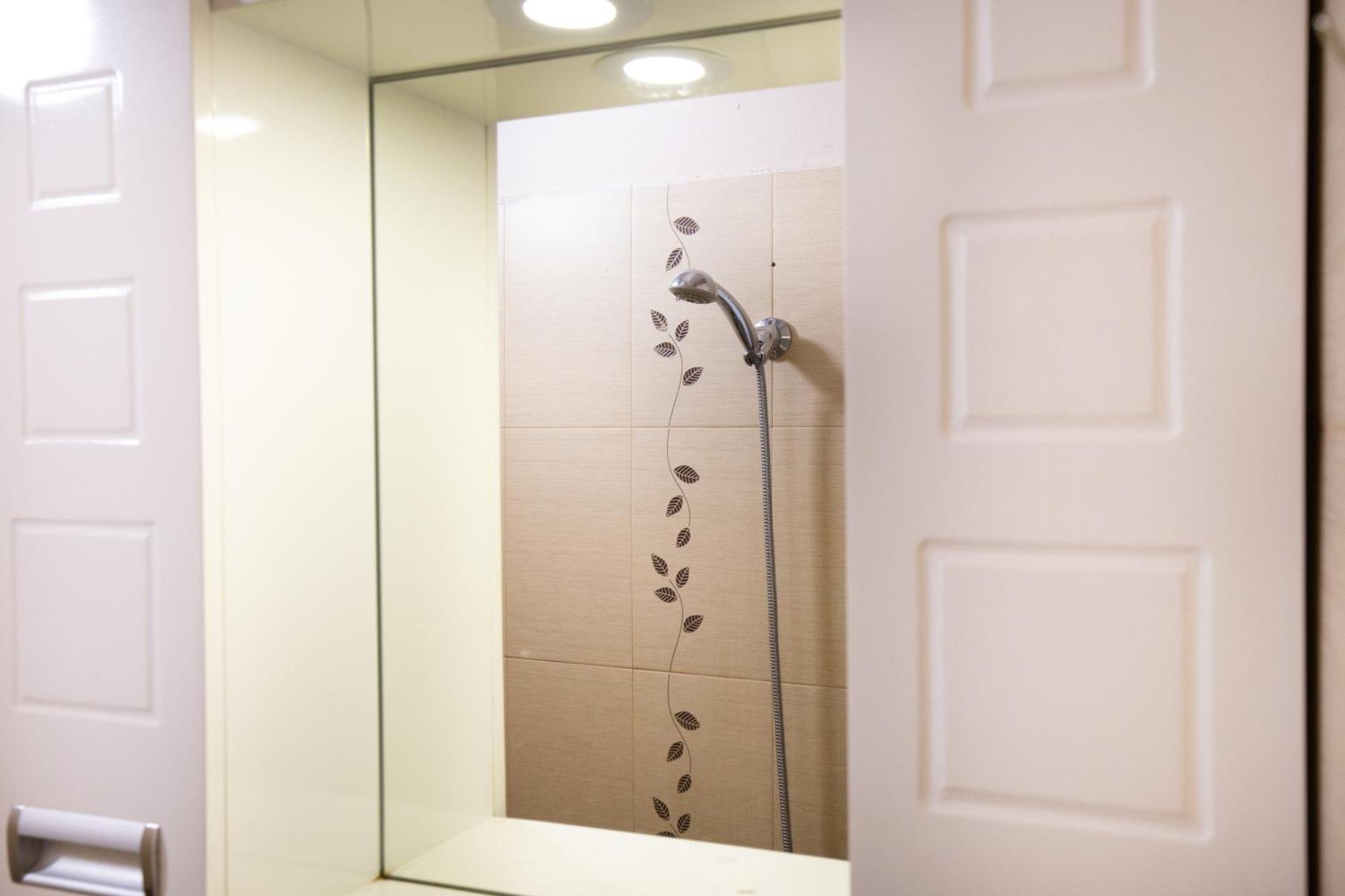 En-Suite Rooms: Novа Guesthouse In Sofia Center Exterior photo