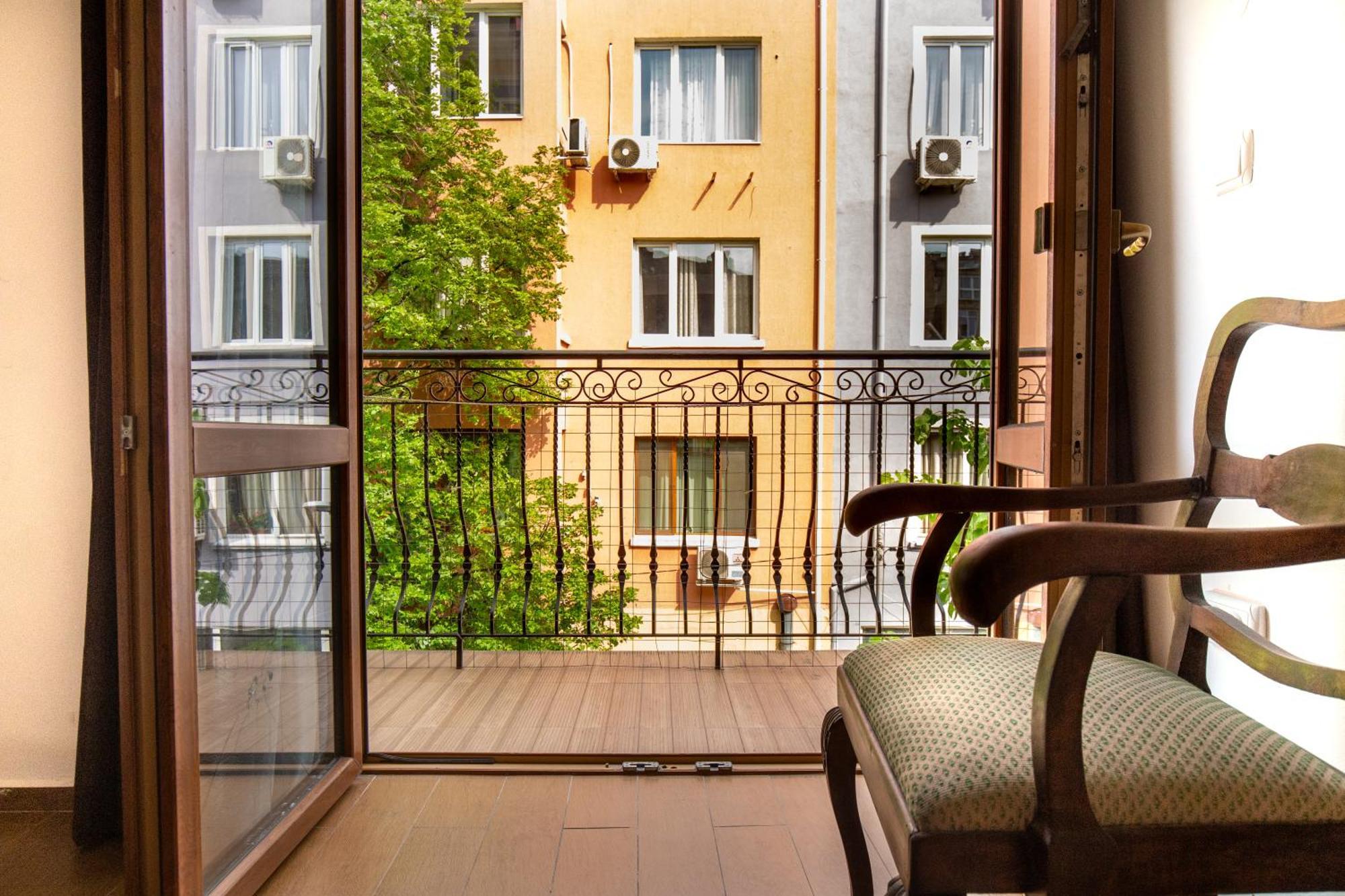 En-Suite Rooms: Novа Guesthouse In Sofia Center Exterior photo