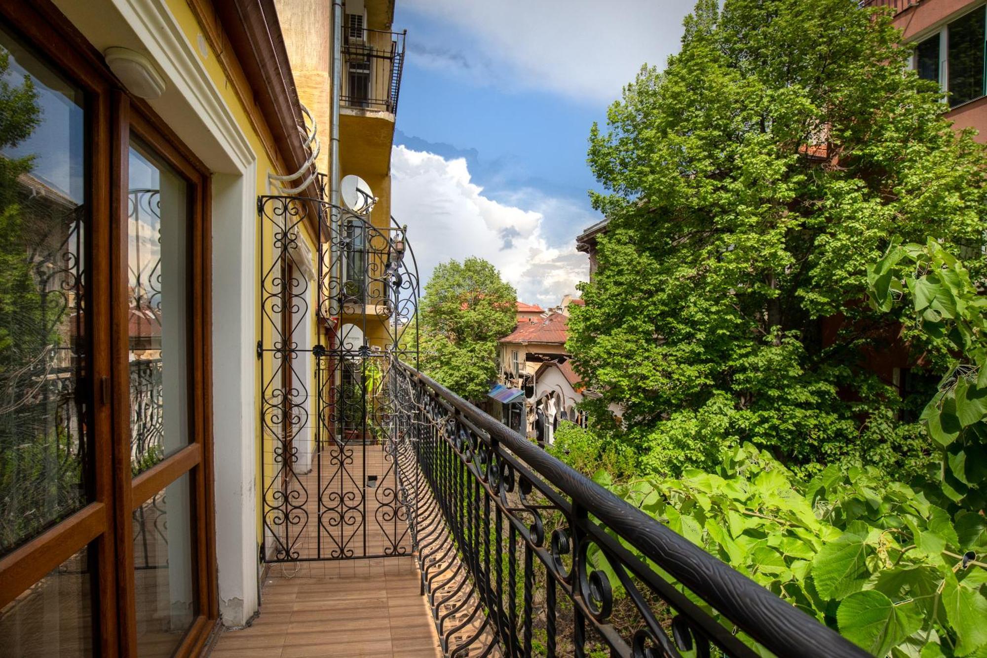 En-Suite Rooms: Novа Guesthouse In Sofia Center Exterior photo